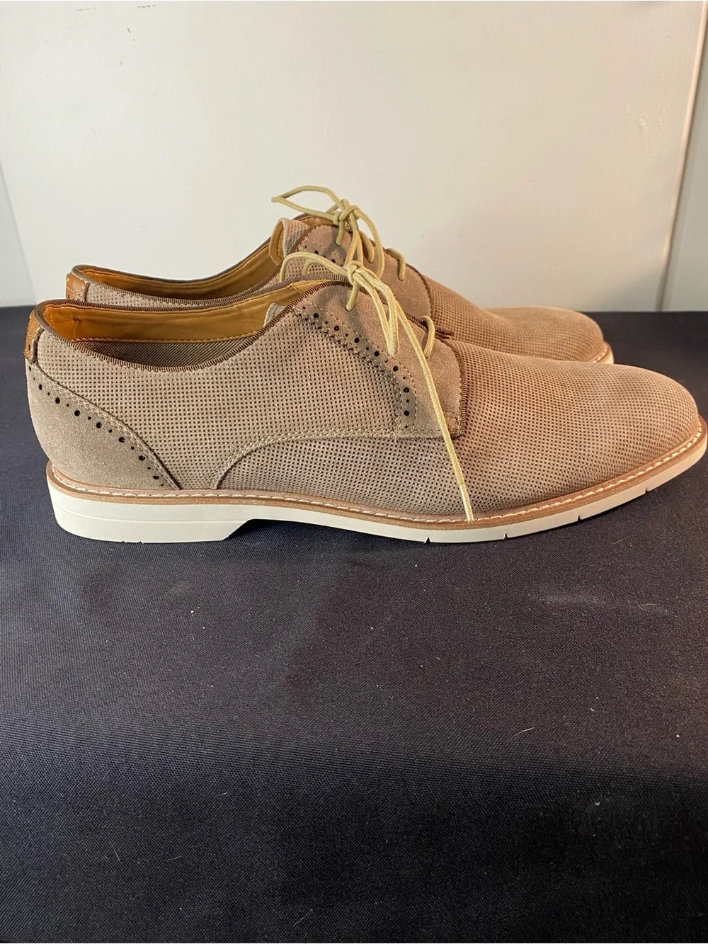 Steve Madden Neiko Men's Derby Oxford Men’s Shoes with khaki perforated suede.